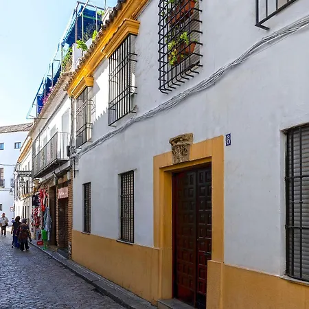 Genteel Manriquez Apartman *